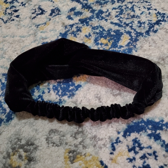Black Velvet Twisted Knot Headband One Size Women's - Picture 2 of 3